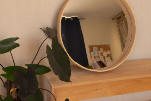 Espejo-redondo-con-marco-de-madera-2 Espejo redondo de 60 cm